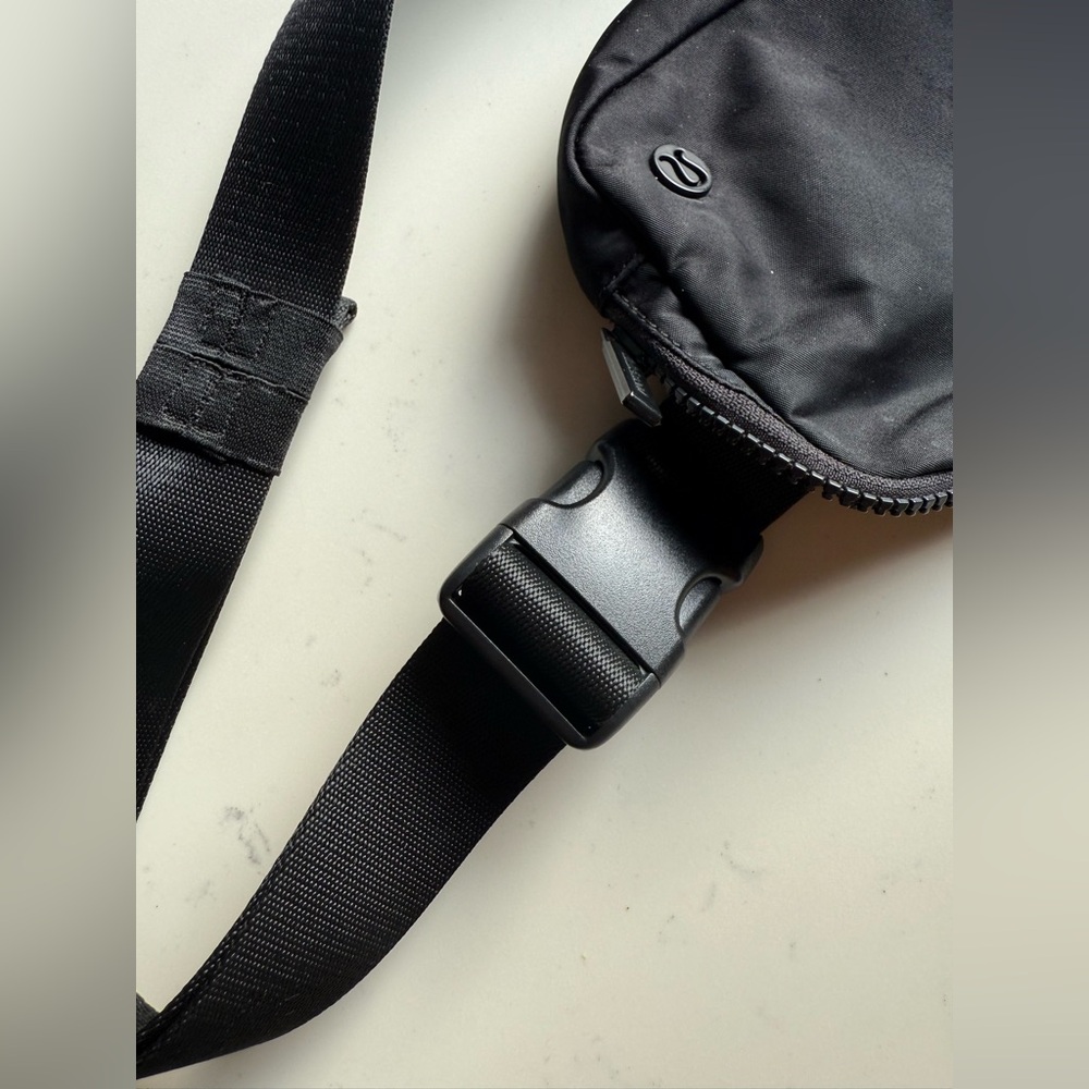 Lululemon Belt Bag 1L With Long Strap - Picture 5 of 7